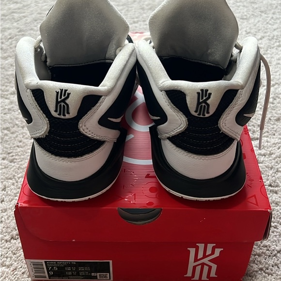 Nike Kyrie Infinity Basketball Sneakers - Picture 2 of 5